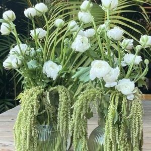 סידור פרחים לבן עדין